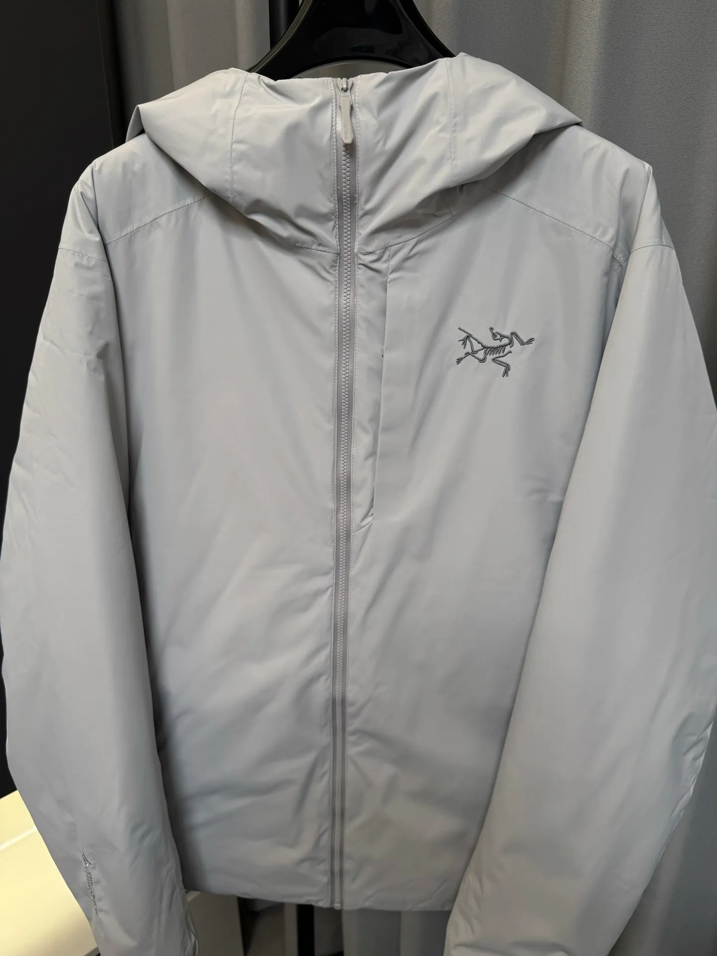 【Premium 】 ARC‘TERYX Solano Down Hoody + Breathable Versatile Gore Tex ， ！ 5 !! SOLANO + ， 、 Breathable 。New Arrival Solano Down Hoody 、 、 。Solano 、 ， 。 FAS GORE-TEX ， 。 ， Breathable。 ， rima Loft Breathable ！ Same Style ： Size：s/m/l/xl/2xl